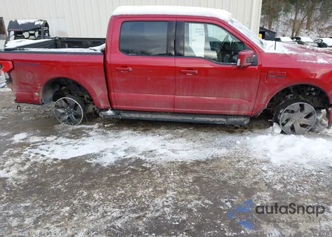 2022 Ford F-150 Lightning Lariat z USA, uszkodzony, nr VIN 1FT6W1EV6NWG09715